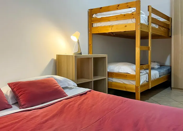 Spacious Apartment near St Peter's Church